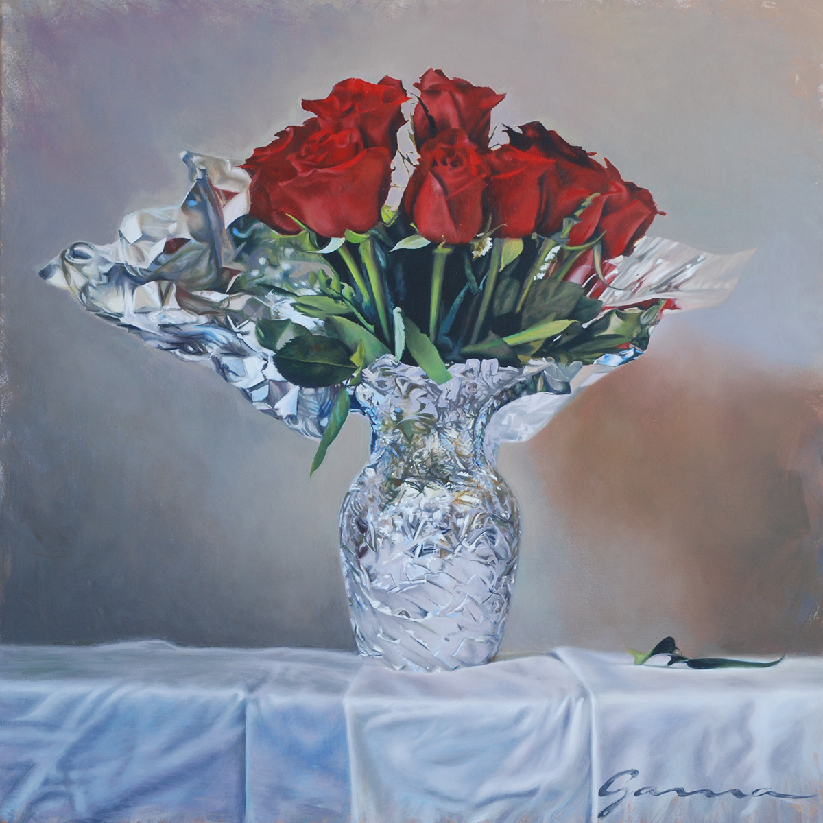 Roses rouges en vase métallique, Huile sur toile, 24 x 24 po.